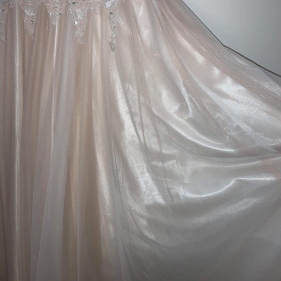 WEDDING / PROM DRESS - Picture 2 of 9